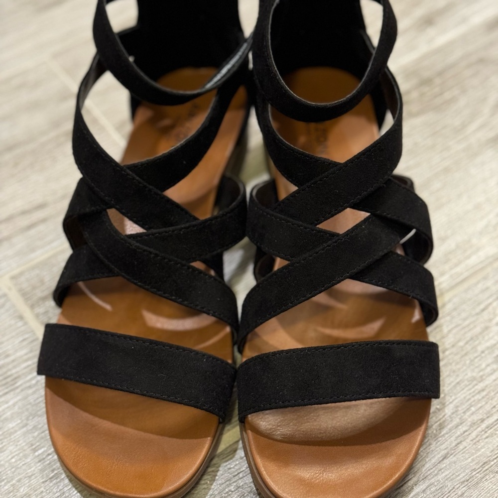 Arizona black sandals